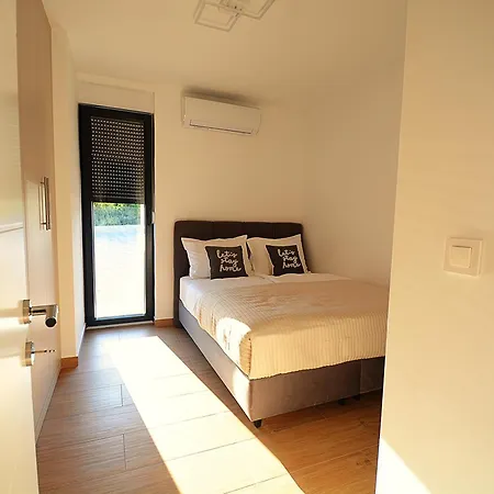 Villa House - Naklice *