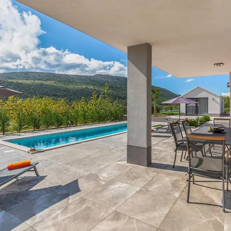 House - Naklice Villa *