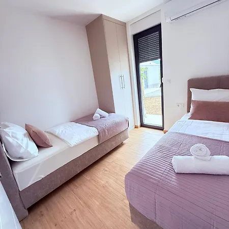 Holiday House Omis - Naklice 오미스