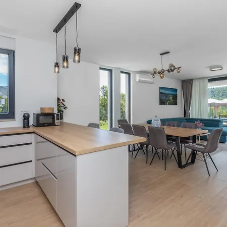 Villa House - Naklice *