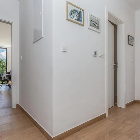 Villa House - Naklice