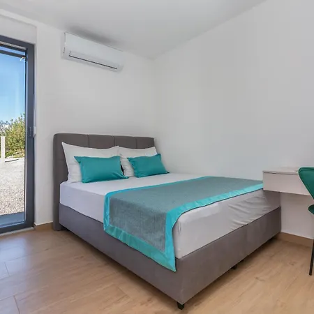 Villa House - Naklice *