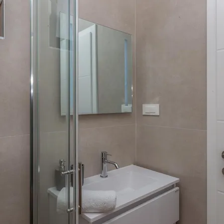 Villa House - Naklice *